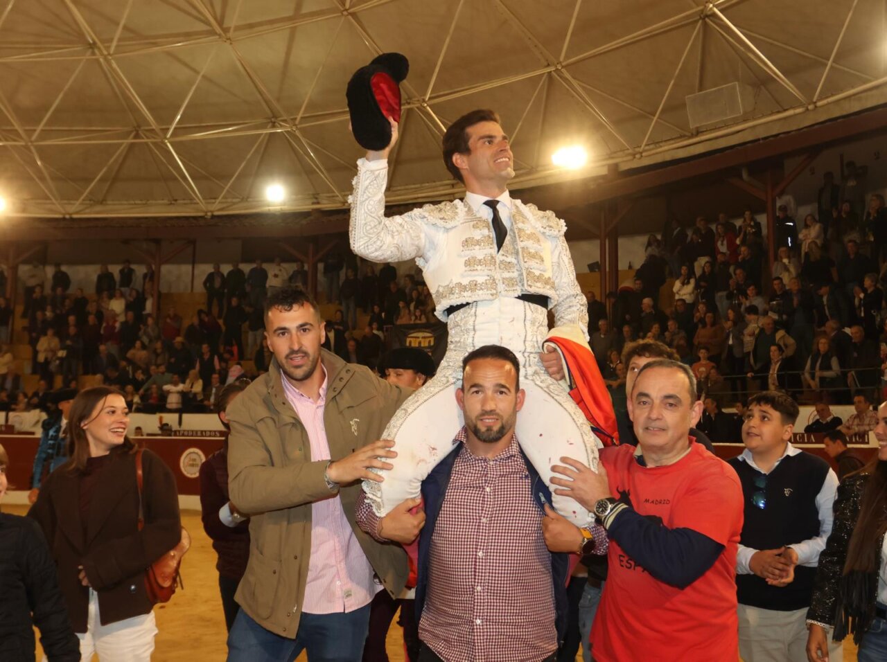Rubén Pinar abre la puerta grande en el regreso de los toros a Tobarra