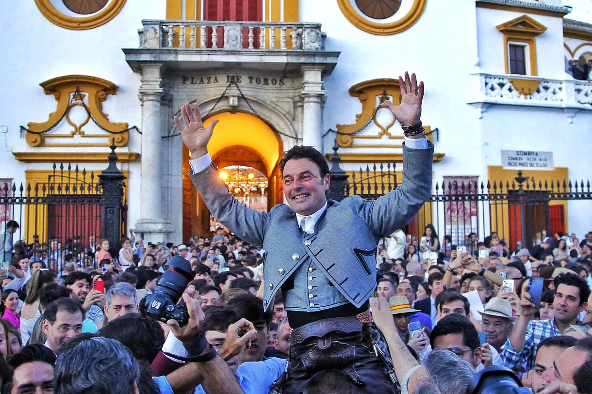 Andy Cartagena y su Puerta del Príncipe acaparan todos los premios de rejones en Sevilla