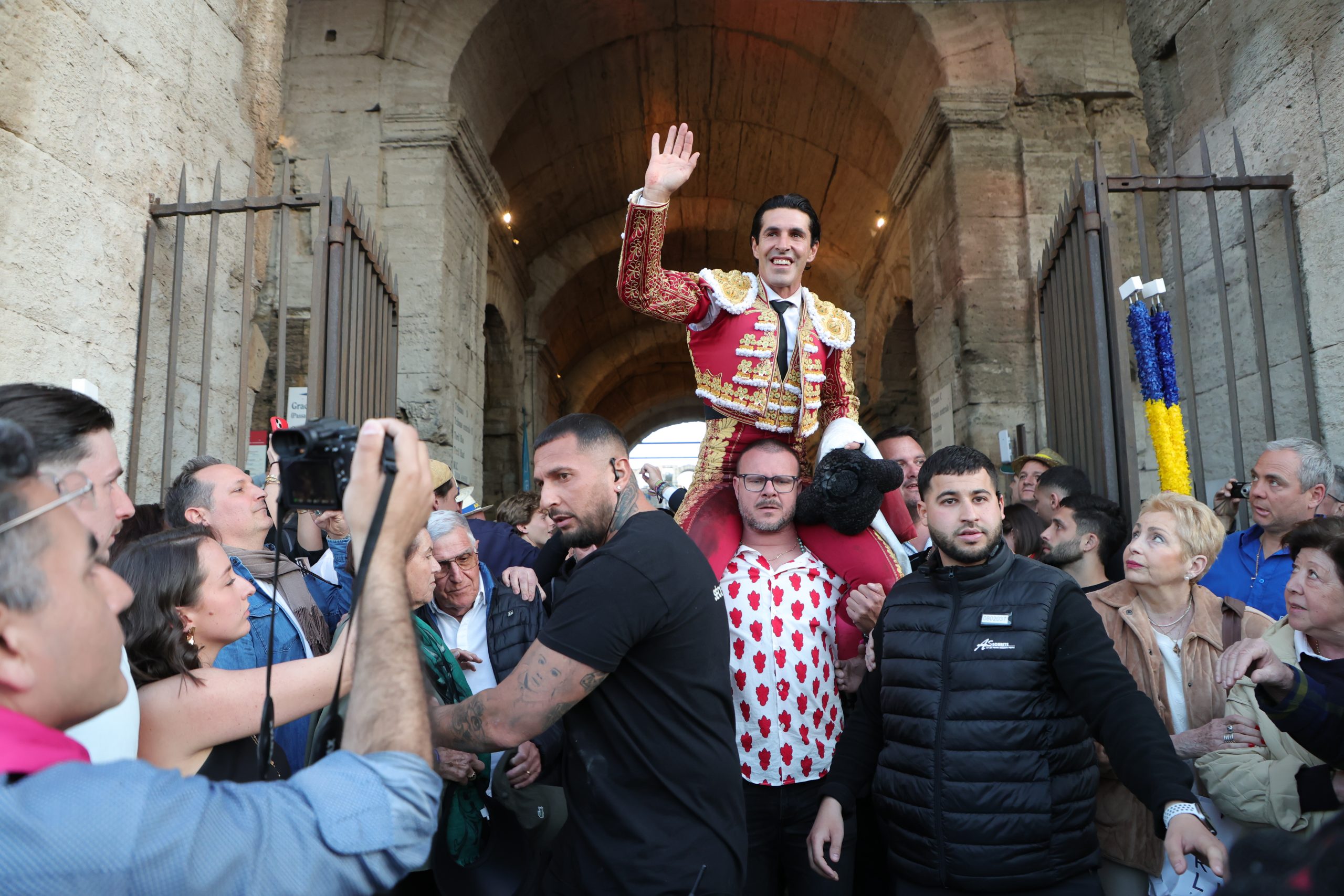 Talavante deja su sello y abre la puerta grande en Arles