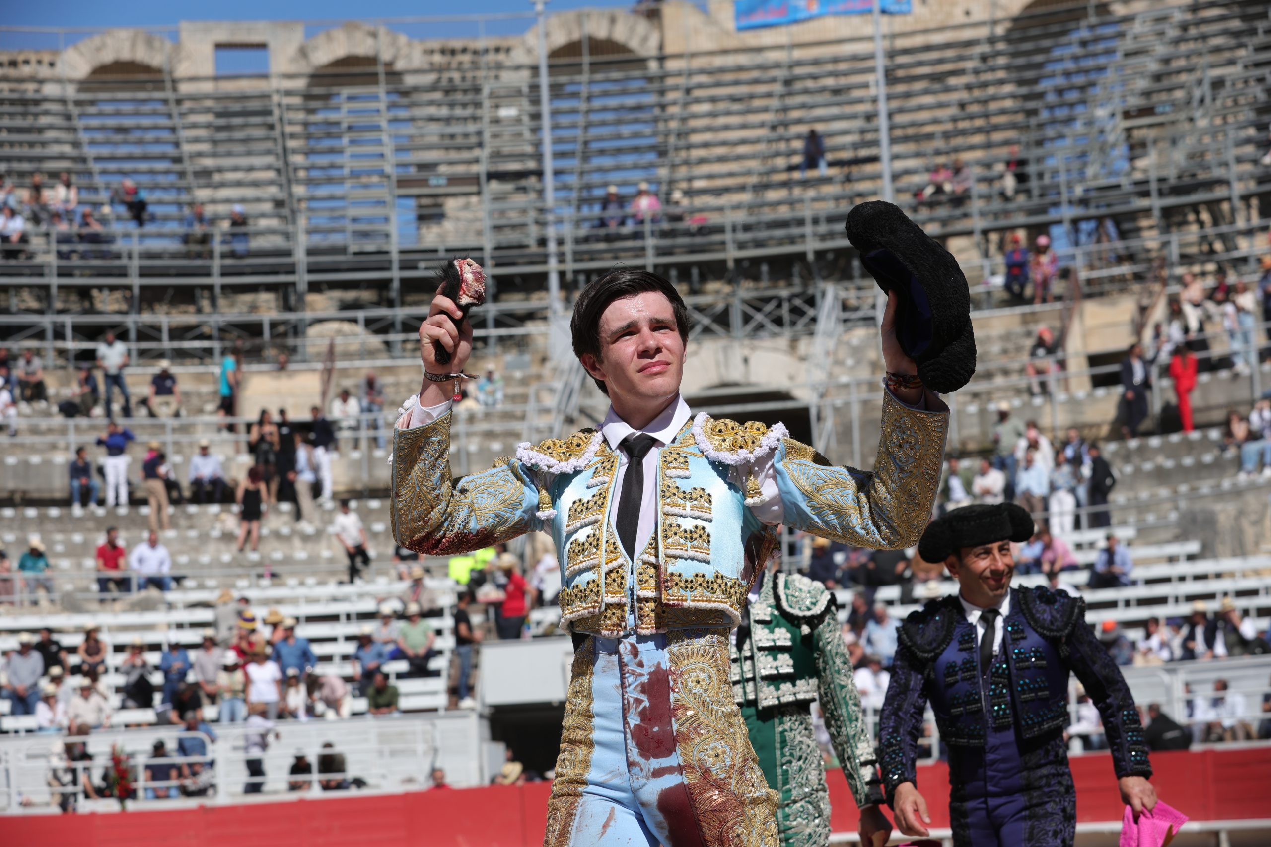Mario Vilau impacta en Arles con una faena de gran calado y pierde el triunfo grande por la espada