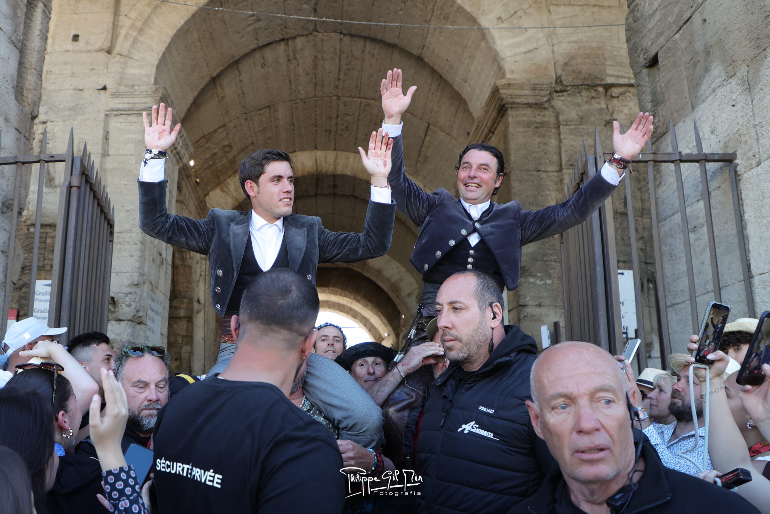 Cartagena y Hermoso de Mendoza firman el triunfo en Arles en una mañana de alto nivel a caballo