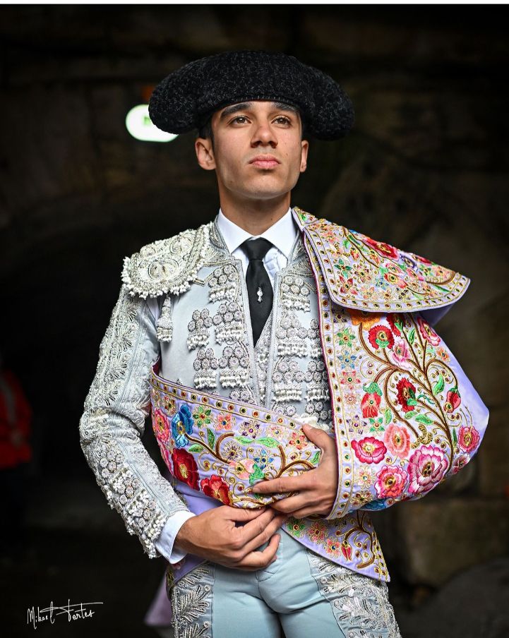 El novillero Niño Julián entra en Arlés