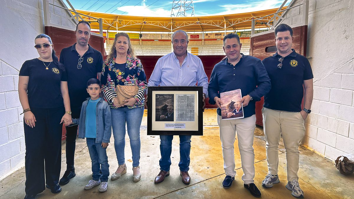 Villaseca rinde homenaje a su alcalde con un pasodoble taurino en plena antesala de la final del Alfarero de Plata