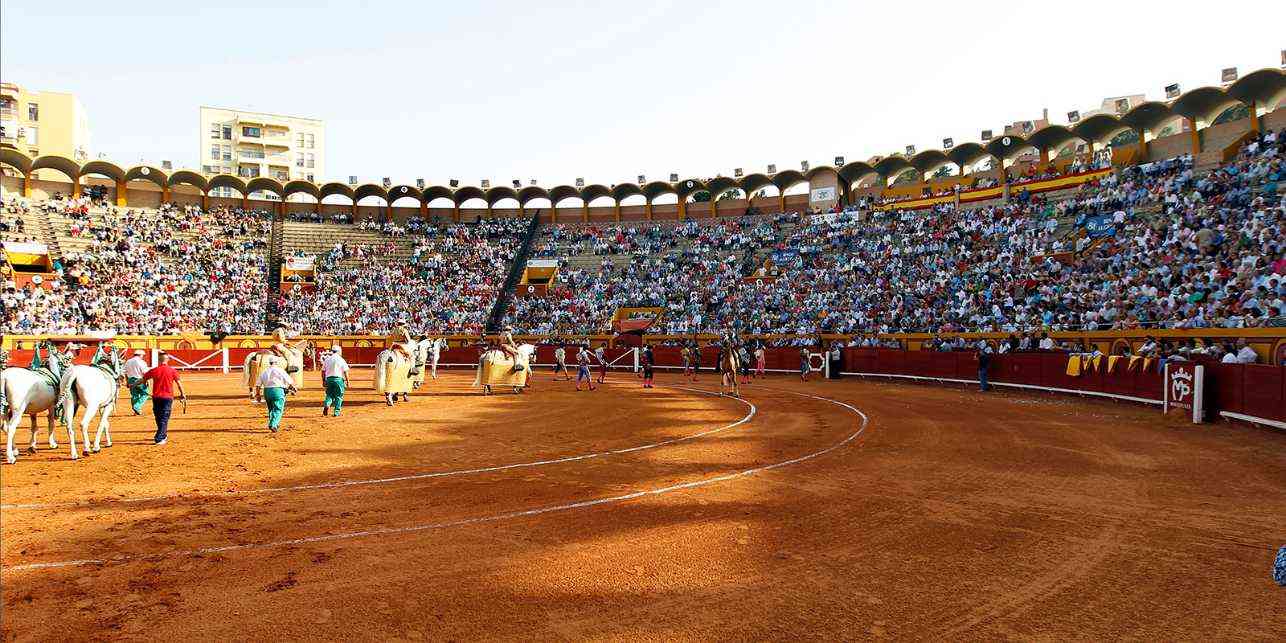 Algeciras desvela una Feria Real 2026 con figuras y juventud en el estreno de Luján