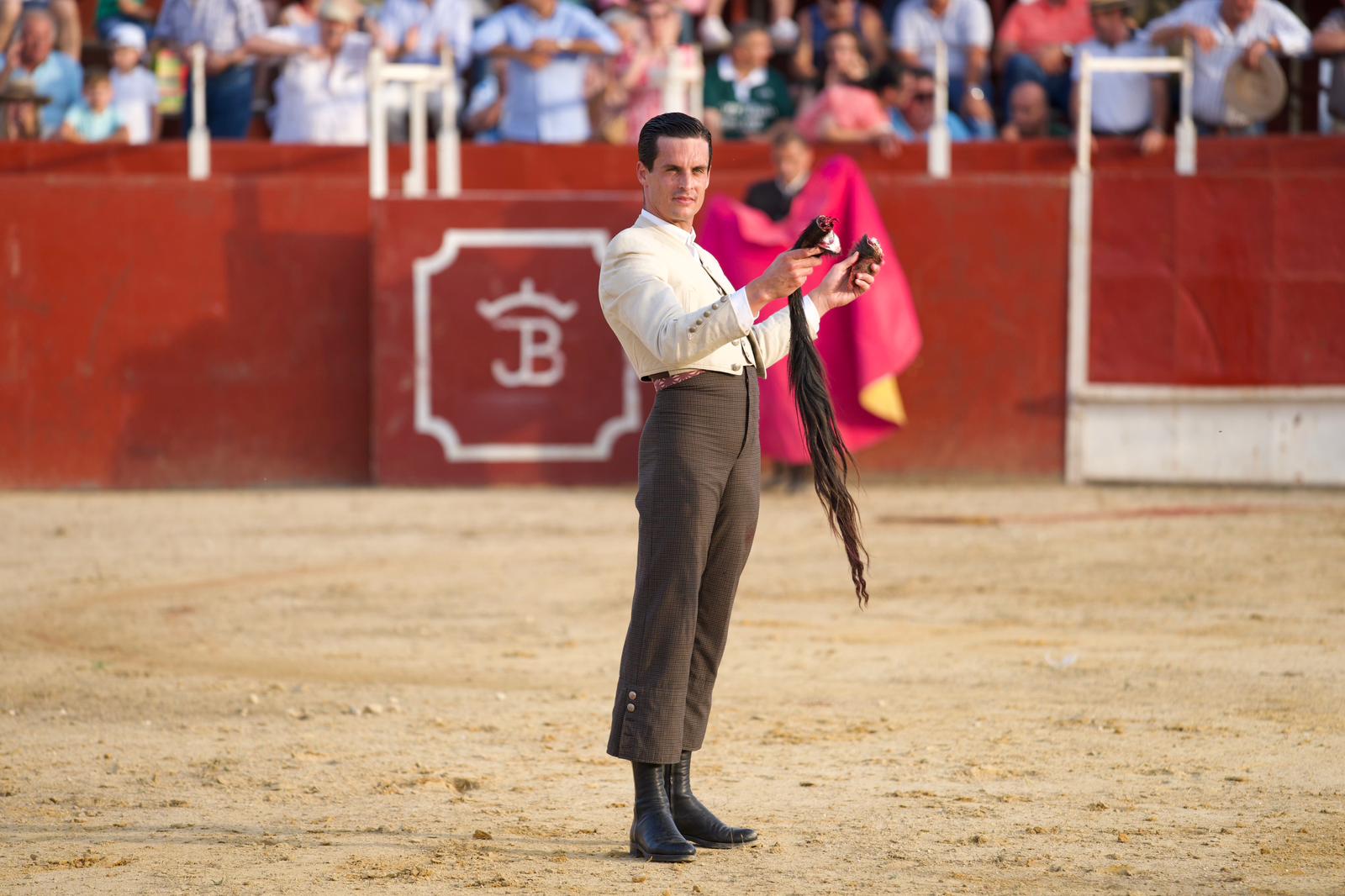 Tarde de grandes triunfos con varios rabos y actuaciones rotundas en distintas plazas