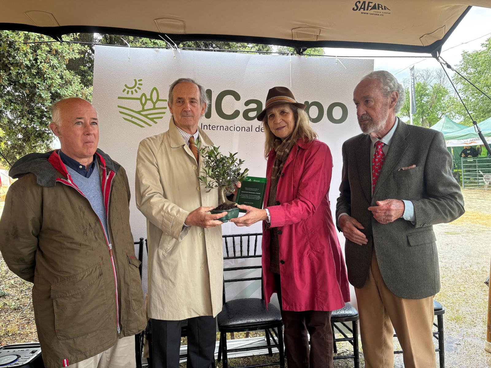 La Infanta Doña Elena clausura SICampo 2026 y entrega el III Premio SICampo a Ignacio Colmenares