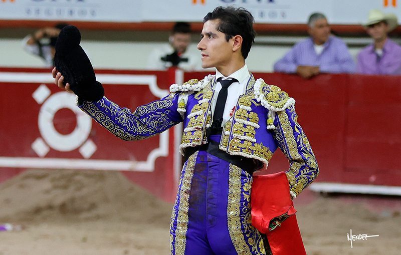 Luis David Adame da una meritoria vuelta al ruedo en Aguascalientes