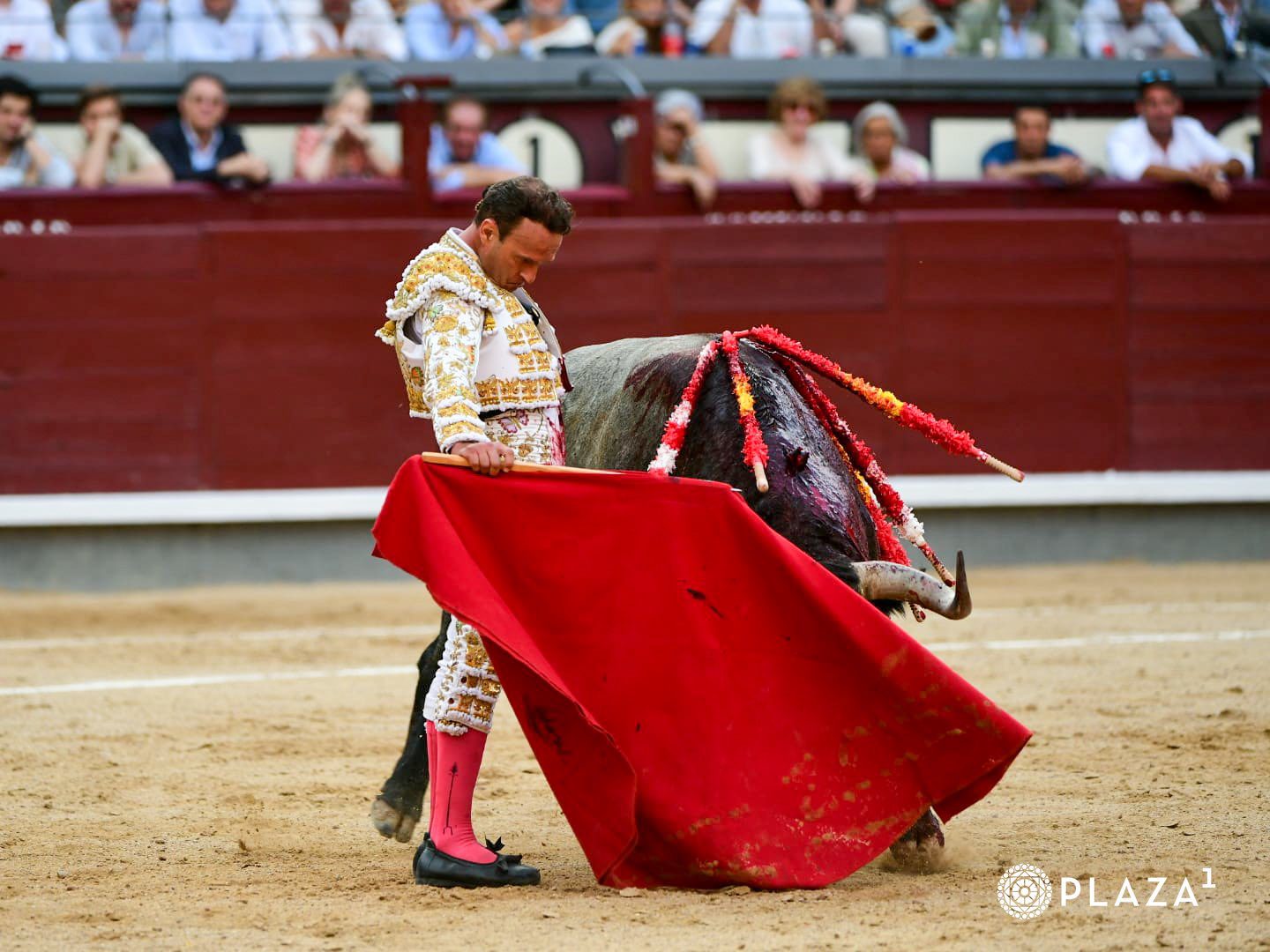 Ferrera pone Madrid en pie con una faena de categoría al cuarto de Adolfo Martín