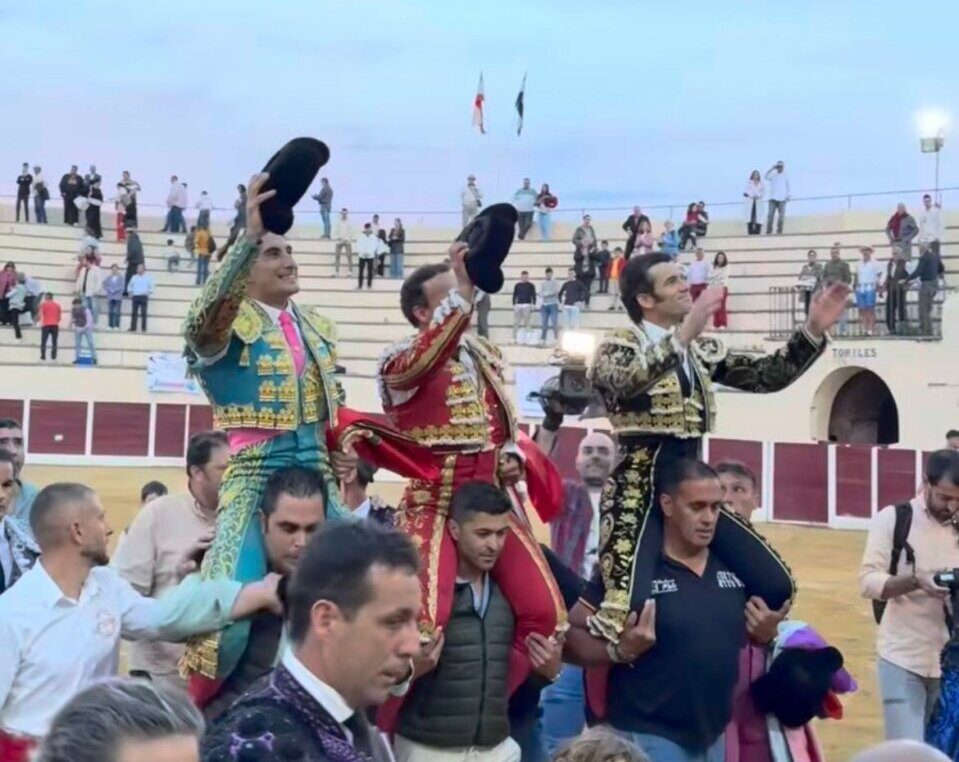 Ferrera, Garrido y García Corbacho salen a hombros en una tarde grande en Higuera la Real