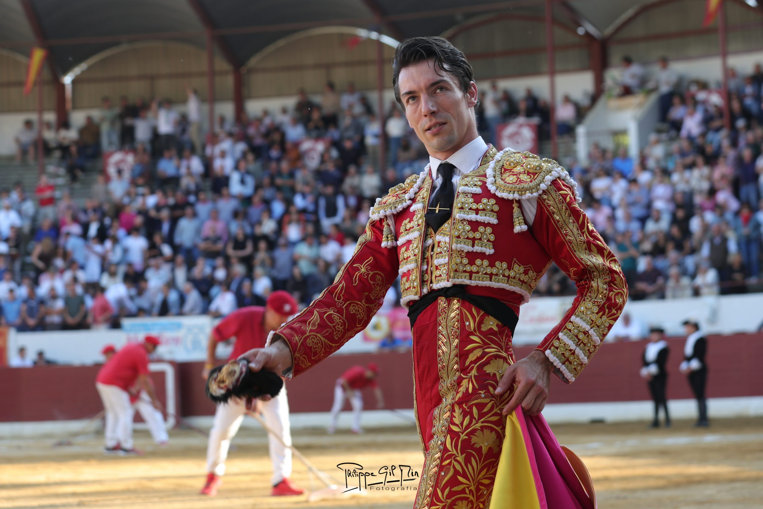 Juan Molas impone su ley en Aire-sur-l’Adour y firma la única oreja de la tarde