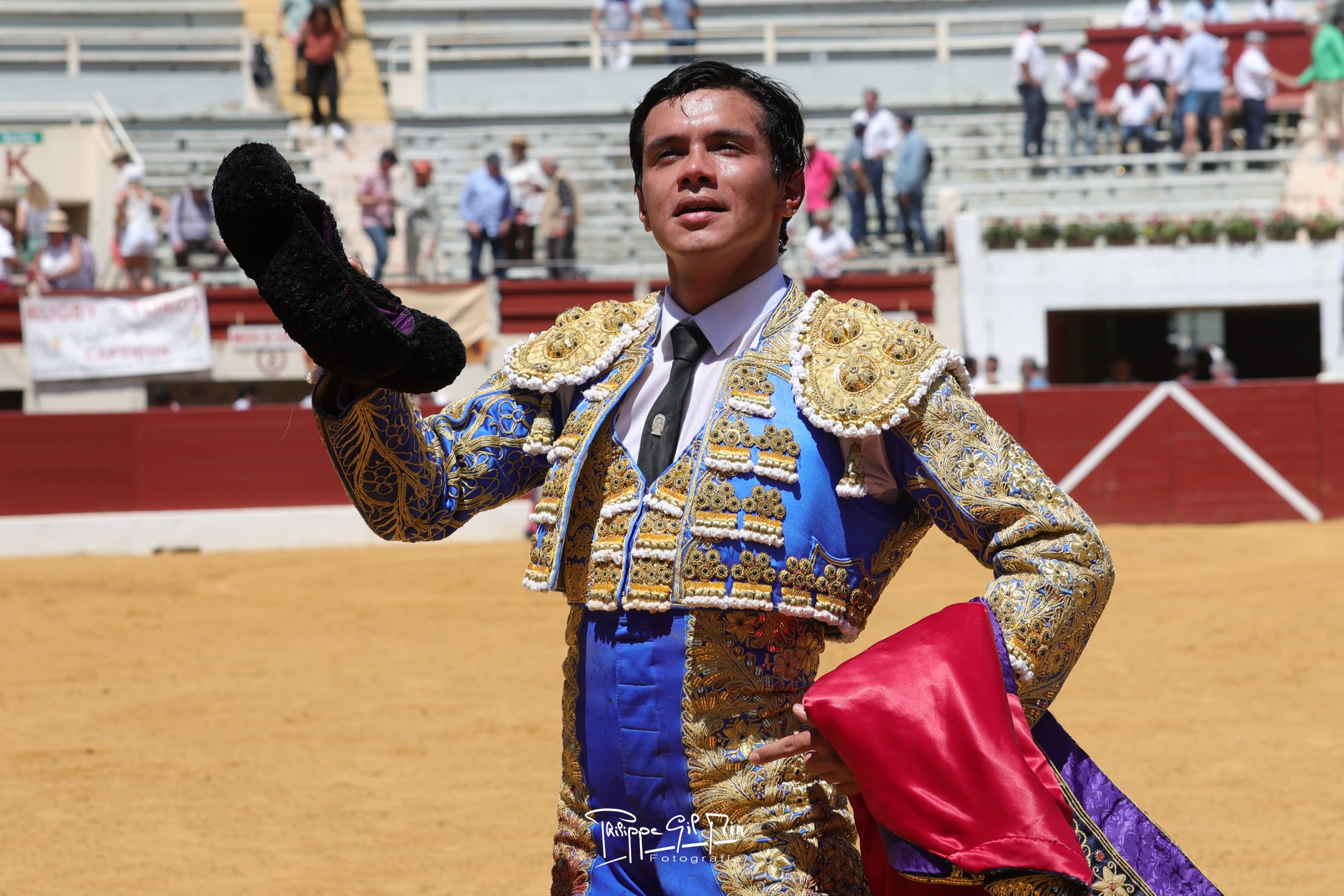 Pedro Luis firme y solvente primera vuelta al ruedo en Vic