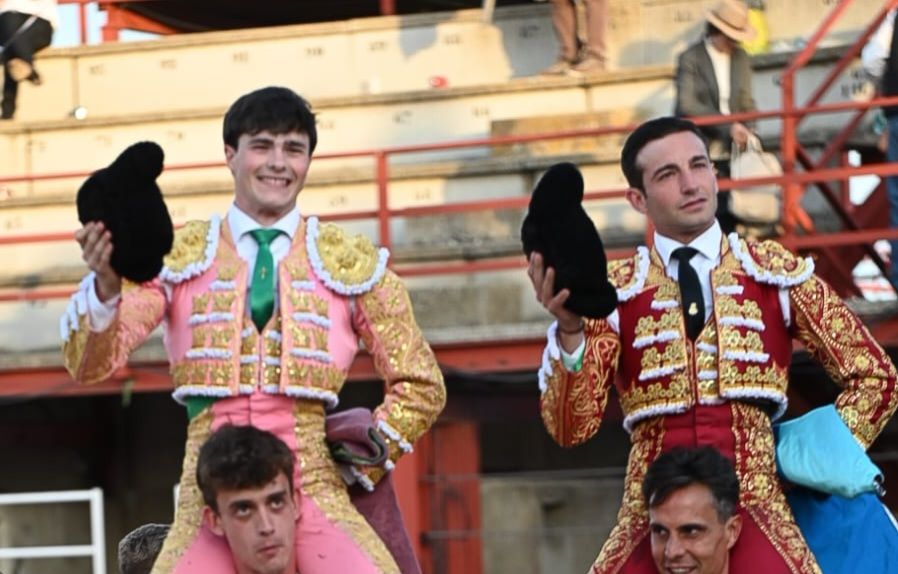 Molina y Tristán Barroso salen a hombros en Horche