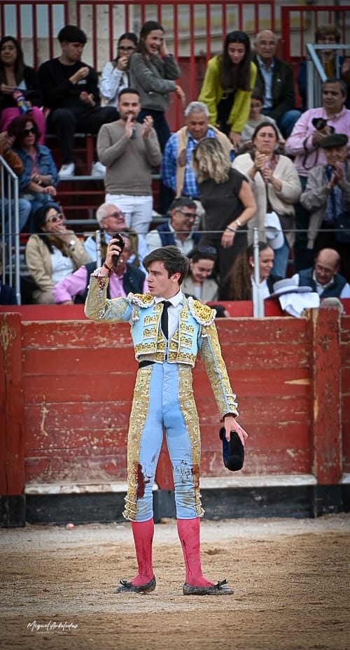 Mario Vilau deja su sello en Colmenar de Oreja dentro de una tarde de oreja por coleta
