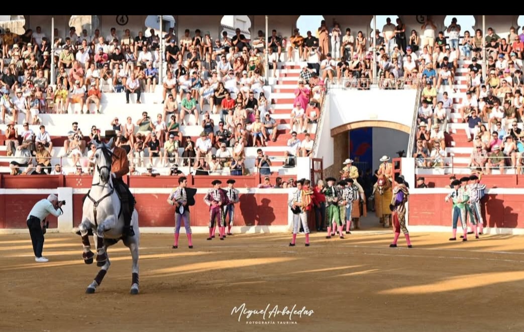 Figuras en una gran temporada en Ondara (Carteles)