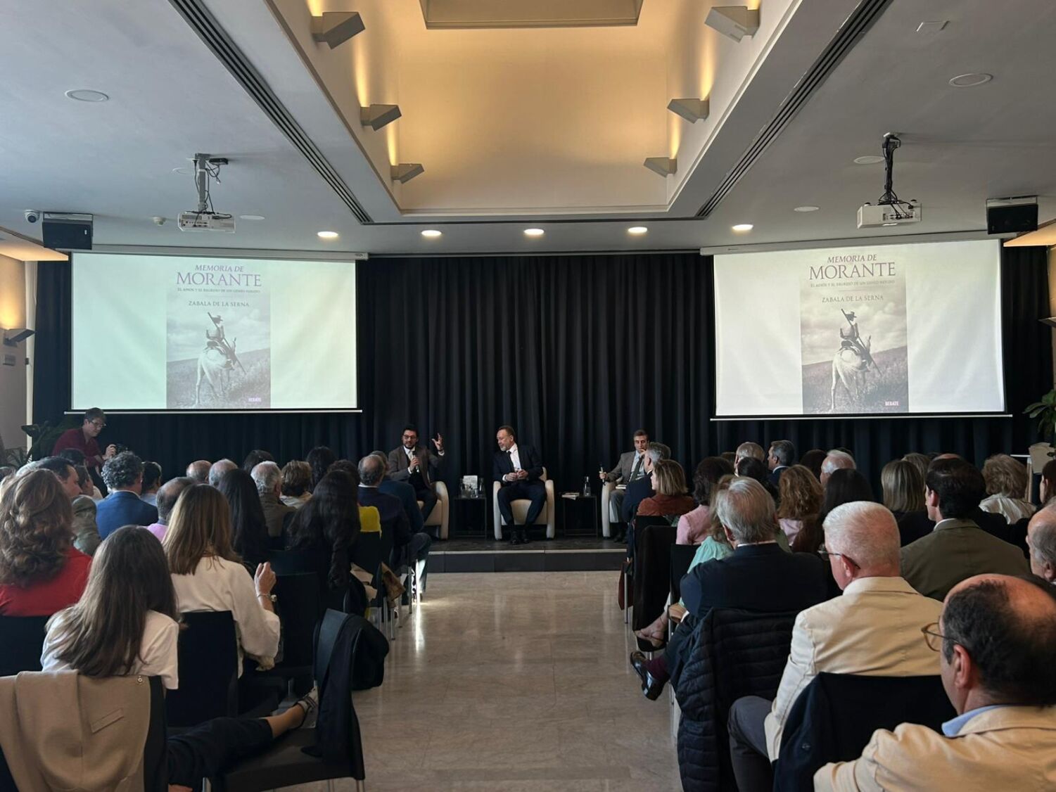 Zabala de la Serna retrata la herida de Morante en un libro que llena el Círculo de Bellas Artes