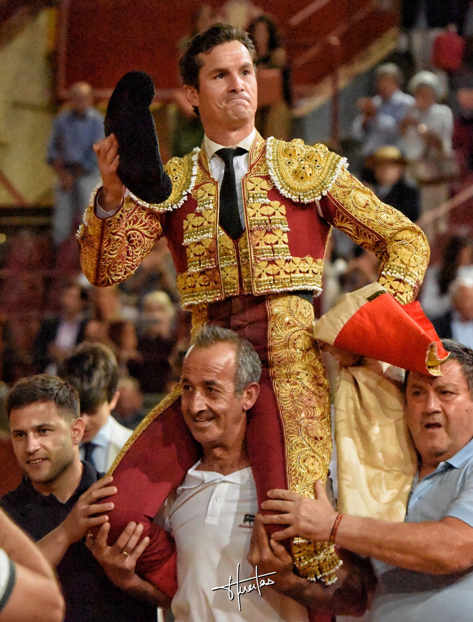 Daniel Luque abre la Puerta Grande en Córdoba en una tarde marcada por la debilidad del encierro de Juan Pedro Domecq