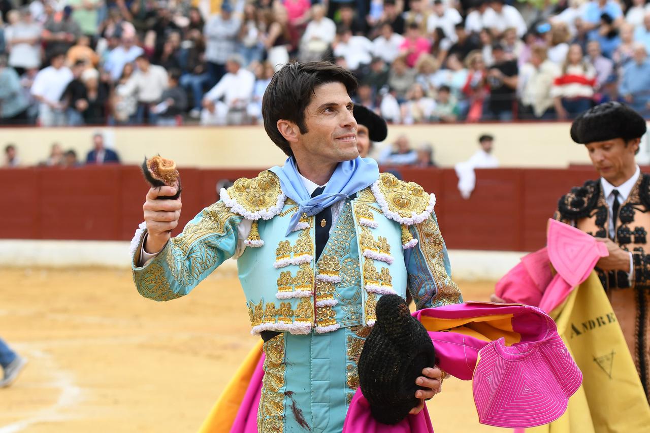 Juan Miguel y Fernando Plaza triunfan en Valdemoro en una clasificatoria marcada por la cornada a Alberto Durán