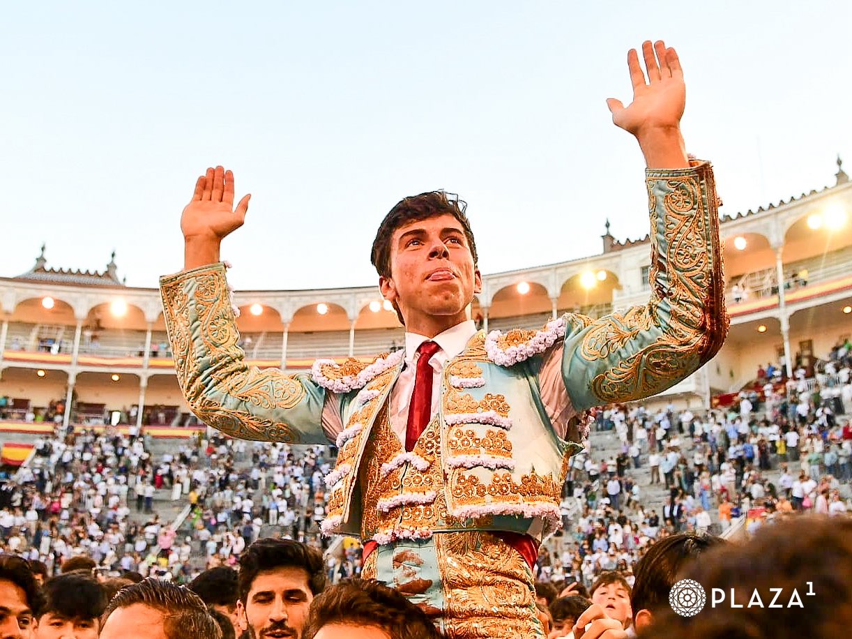 Julio Méndez abre la Puerta Grande en su presentación en Madrid