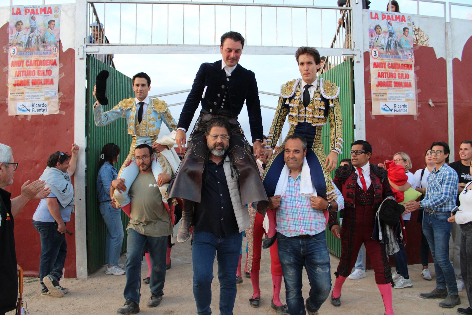 Rotundo Andy Cartagena en La Palma, a hombros con un gran Jorge Molina y Arturo Gilio