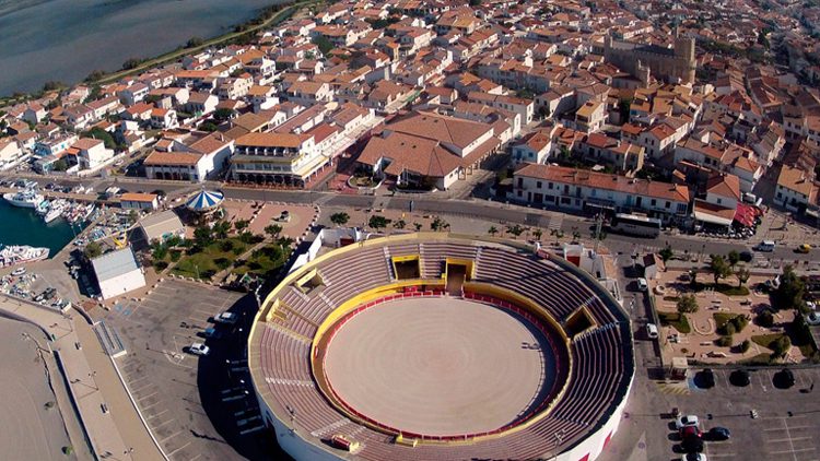 La despedida como matador de Mehdi Savalli, en una variada temporada en St. Maries de la Mer (Carteles)