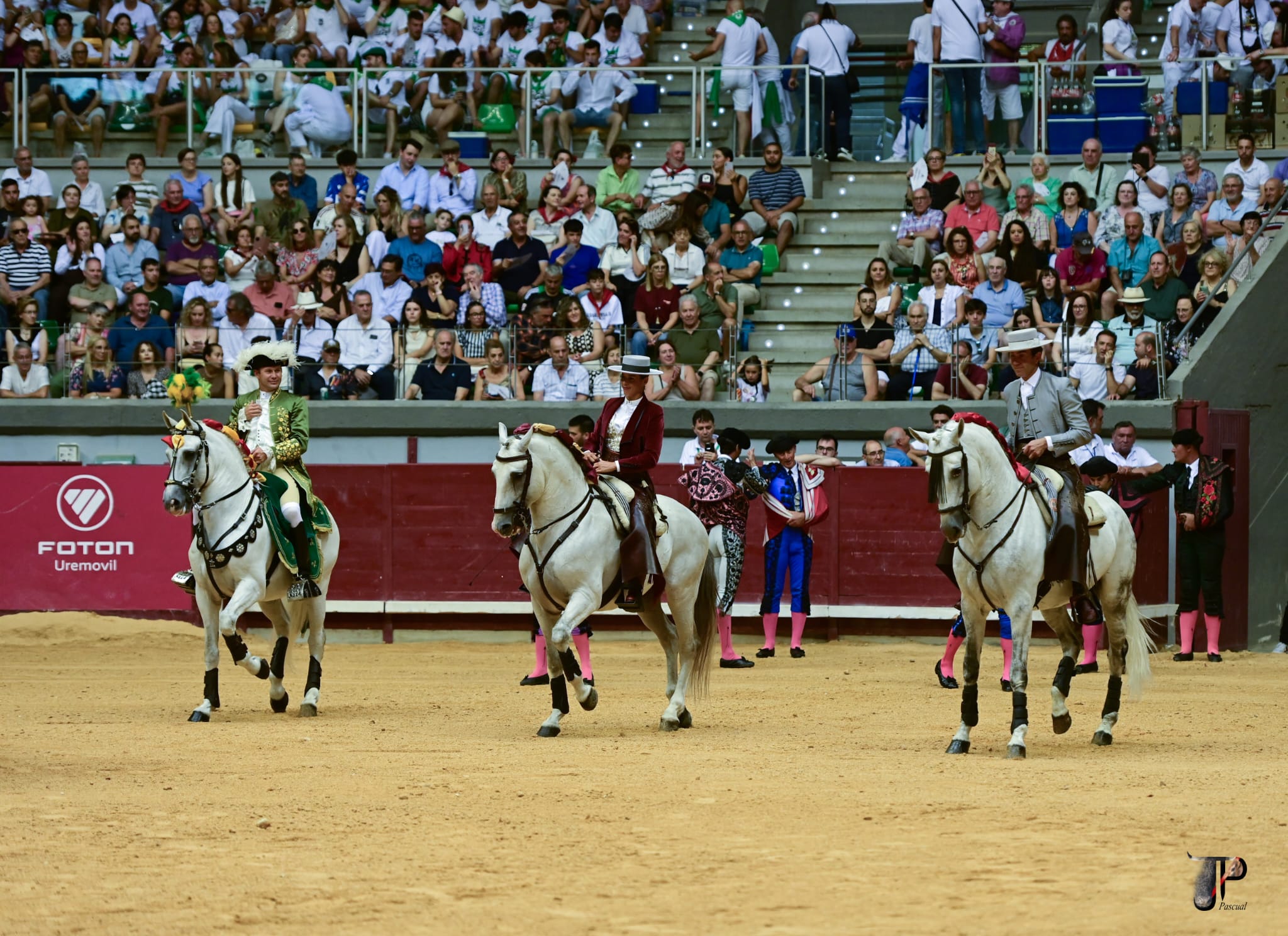 Sigue la primera de Burgos en directo desde la plaza con Torolive