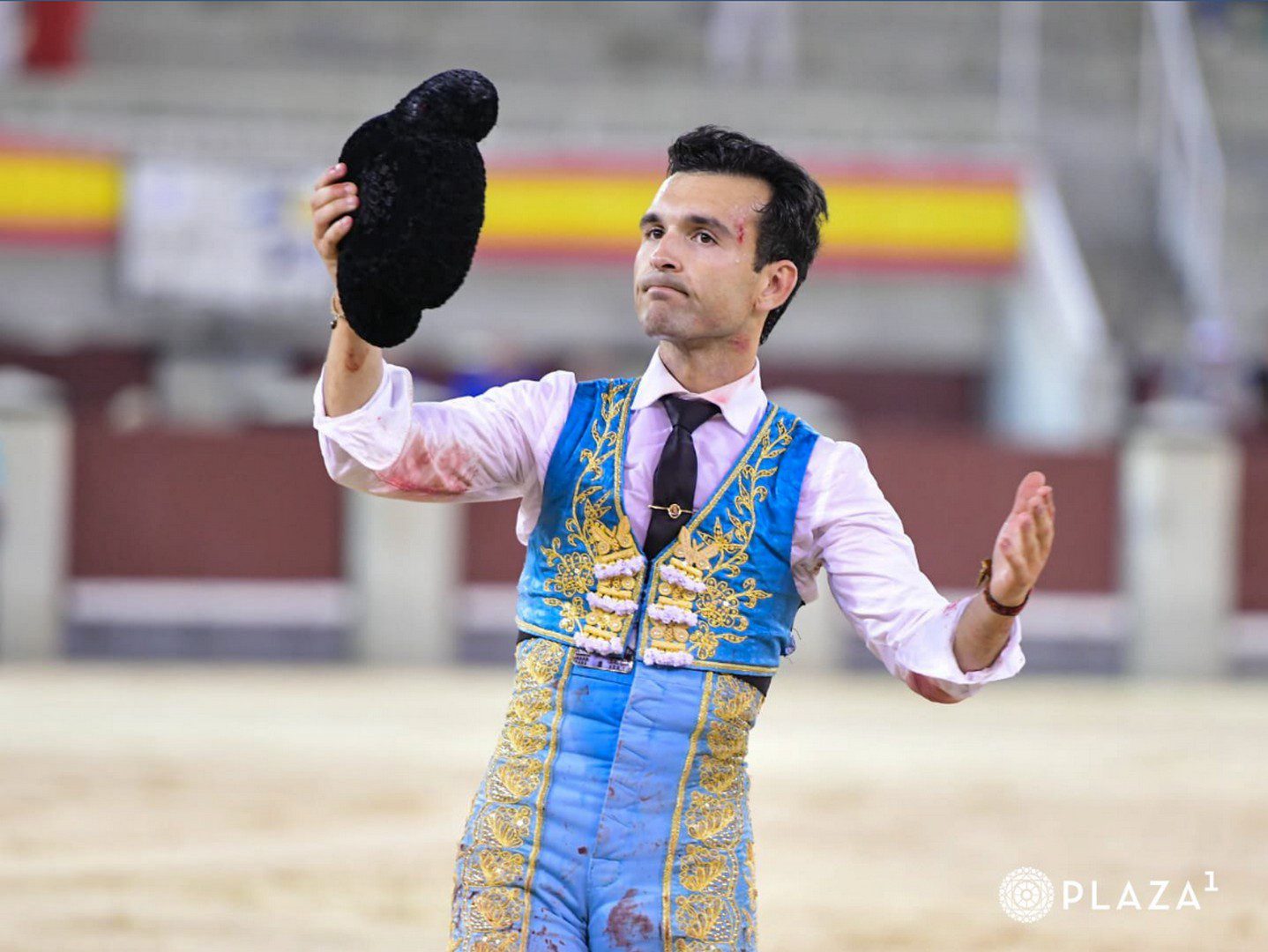 Cristian Pérez roza la puerta grande en una noche de valor y entrega