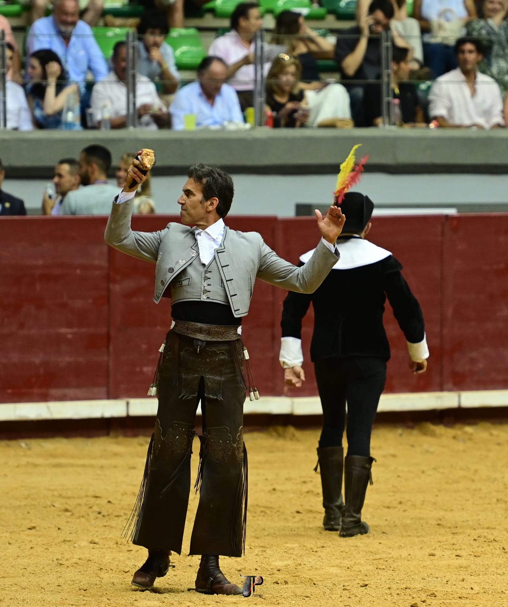 Sergio Galán pone clase y ligazón para cortar una oreja al cuarto