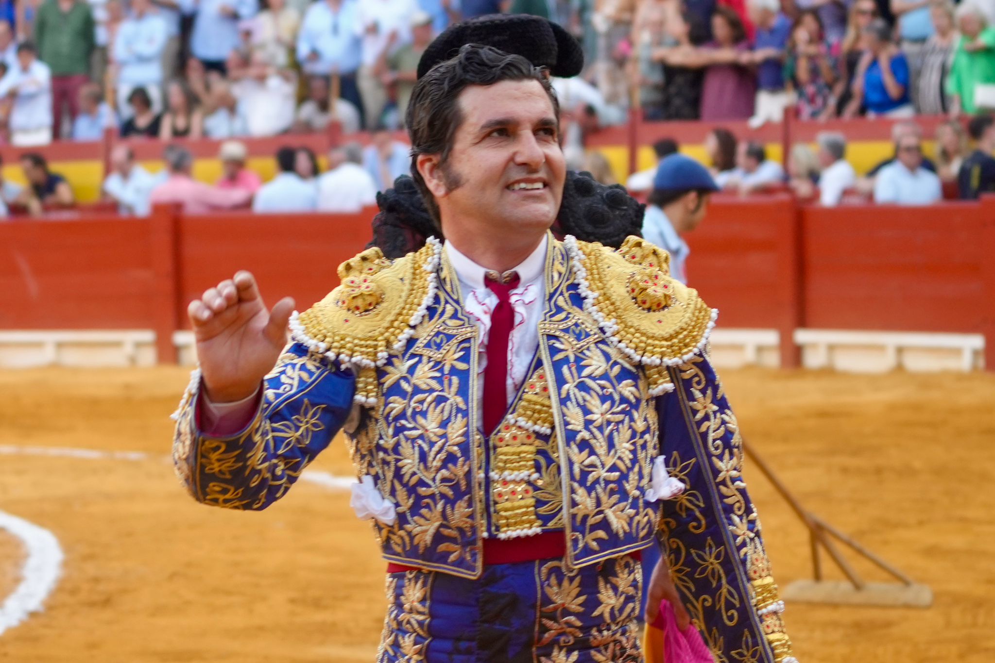 Morante prende la plaza con una faena de raza, temple y arrebato en el cuarto