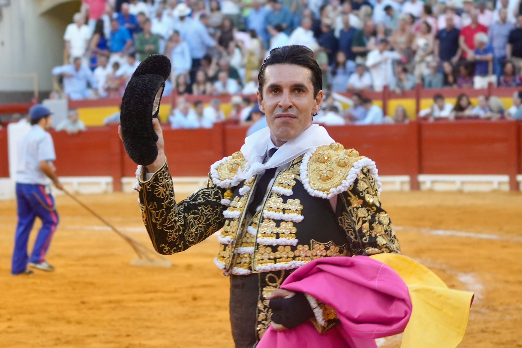 Talavante exprime la bravura del quinto y corta dos orejas tras una faena de máxima expresión