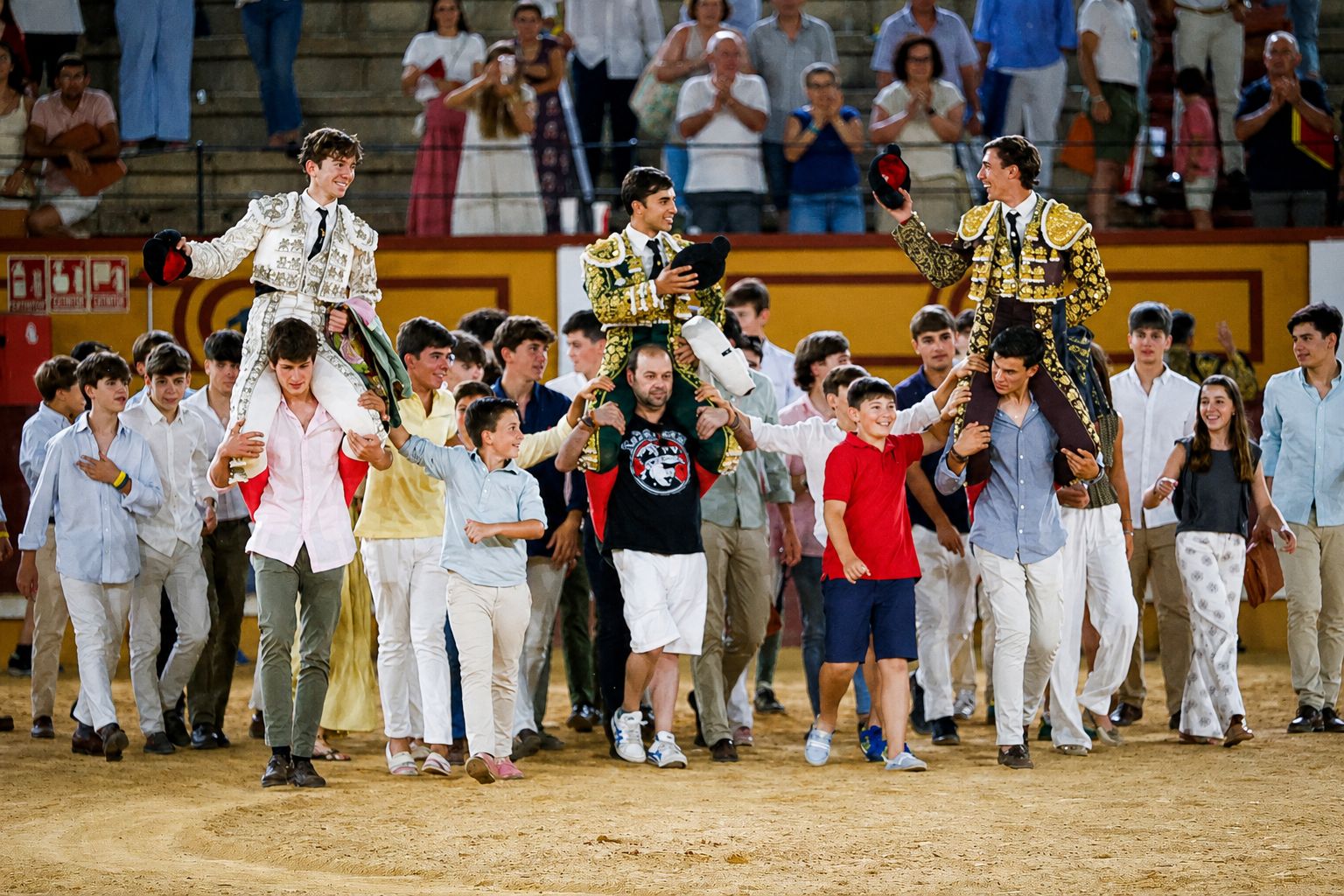 Perera, Guirao y Donoso ponen el broche triunfal a la novillada de Badajoz