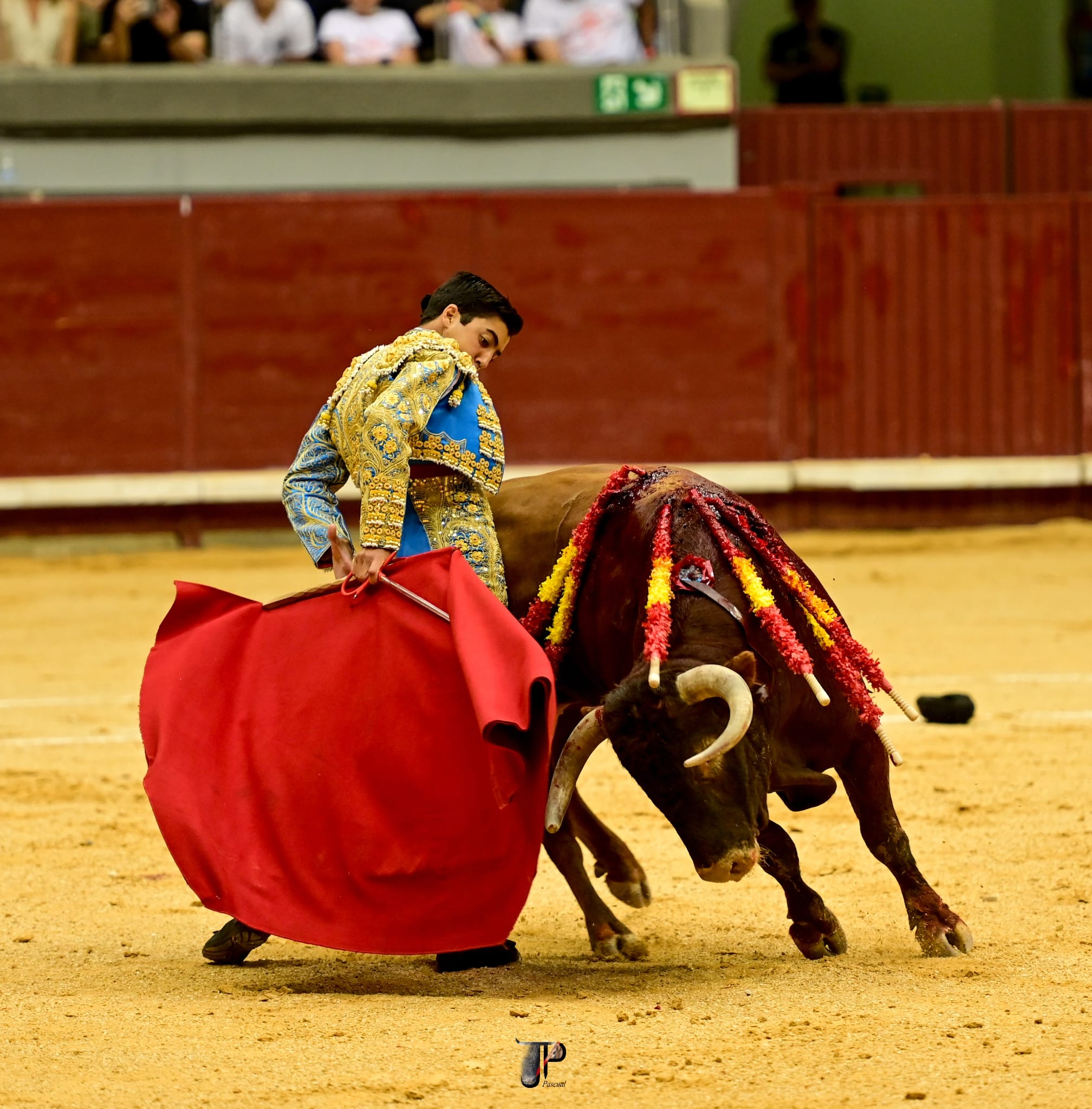 Marco Pérez conquista Burgos con una faena de entrega y dos orejas en su presentación