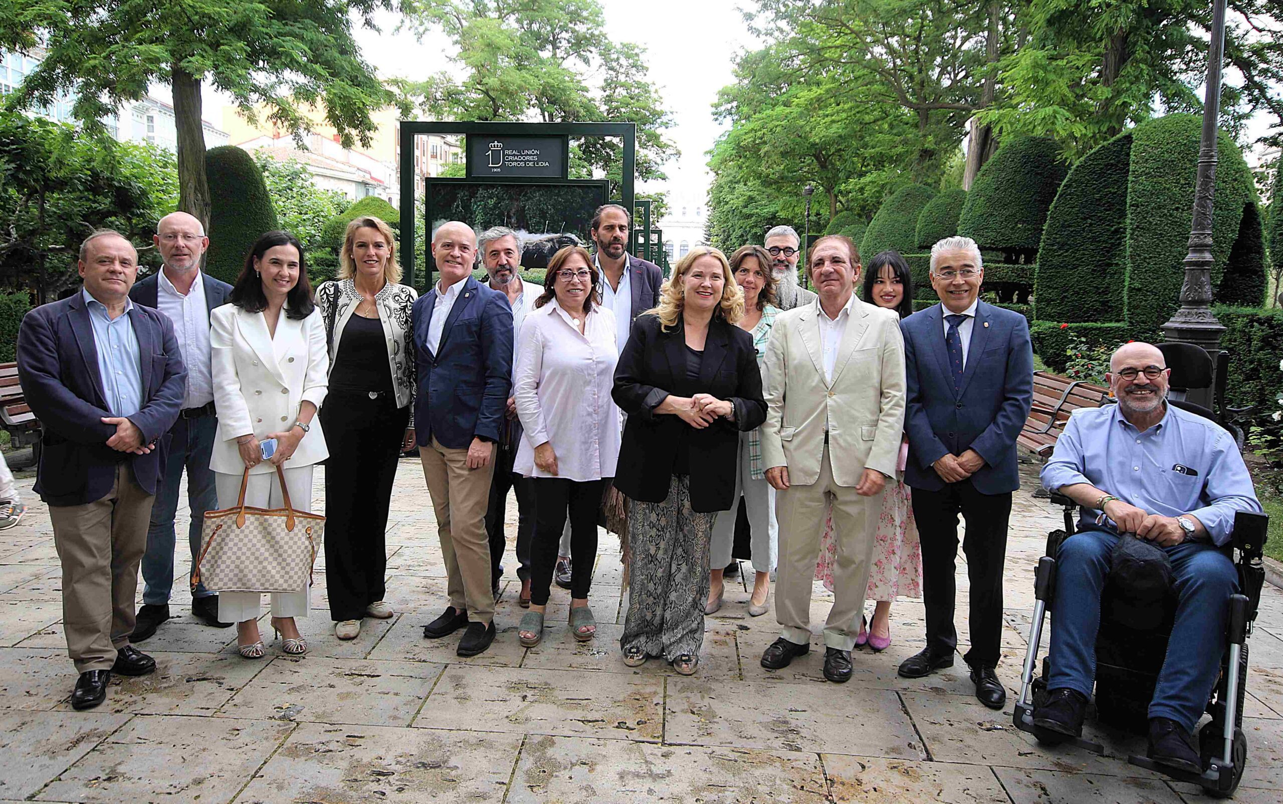 Burgos lleva al Paseo del Espolón la exposición “Toro Bravo, el guardián de la biodiversidad”
