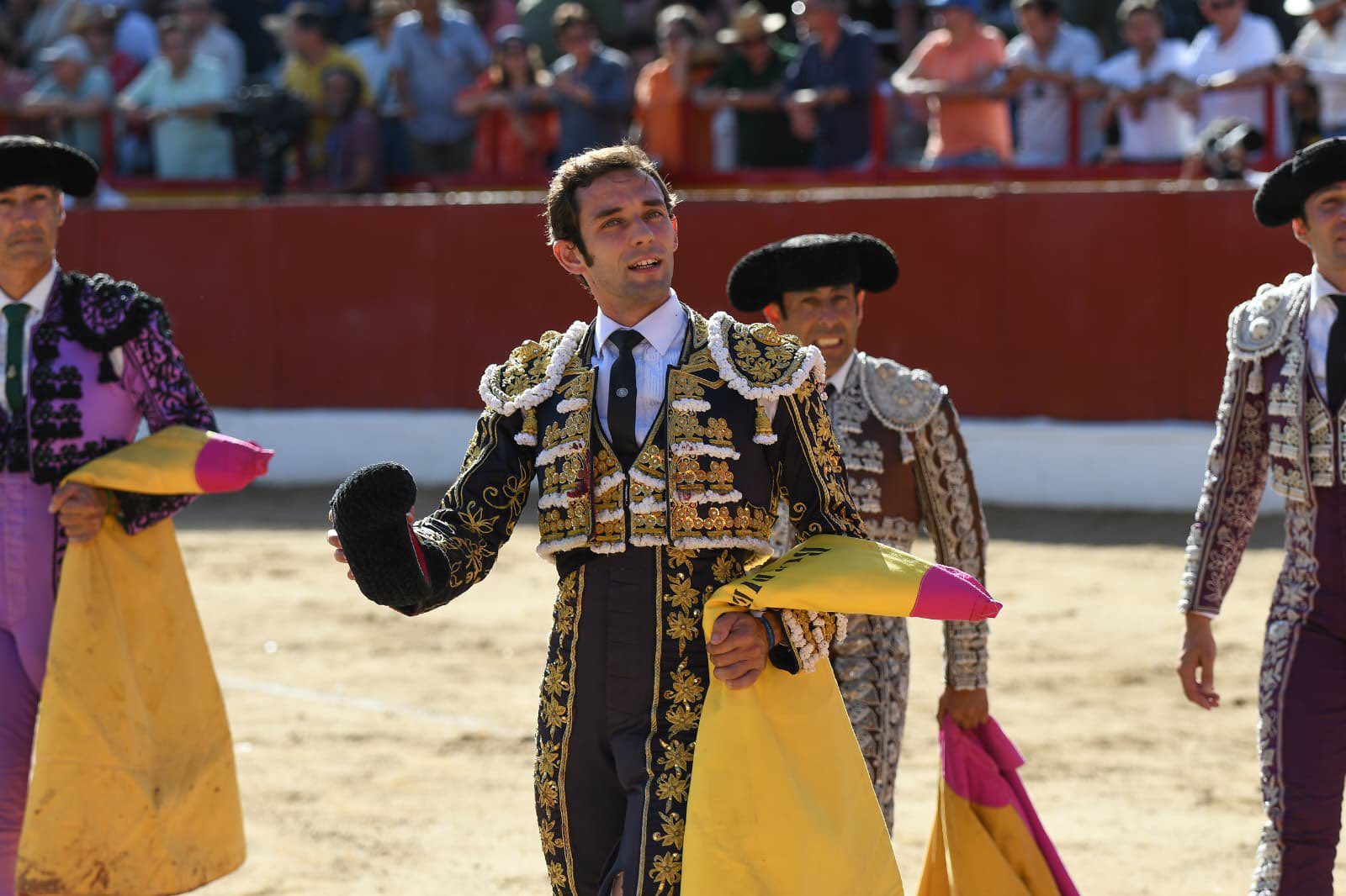 Burdiel aprovecha las virtudes del segundo antes de que el toro se rajara