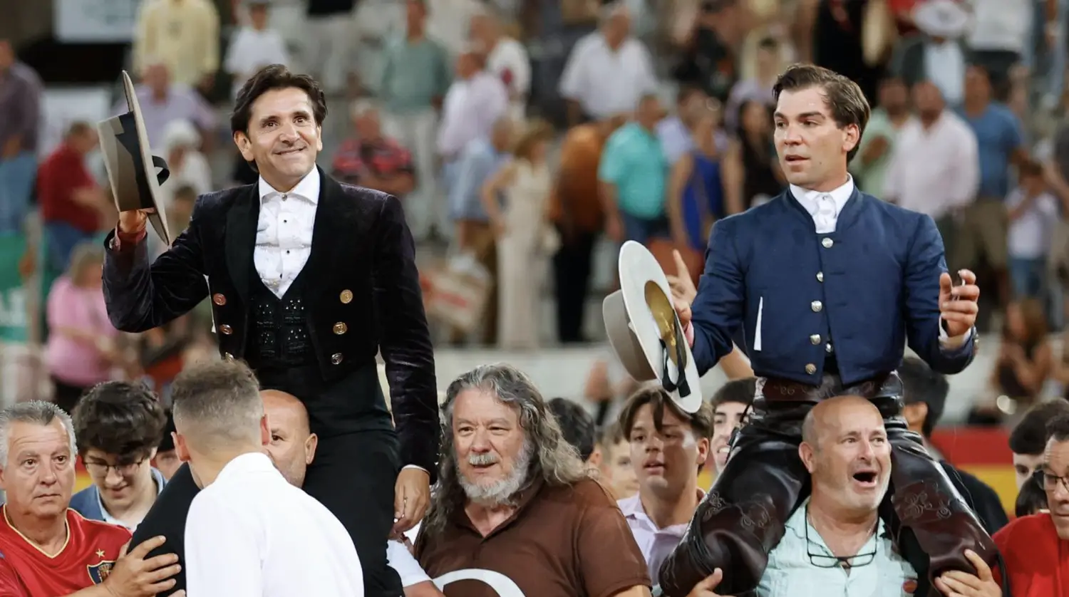 Ventura y Sebastián Fernández ponen el broche grande al Corpus de Granada con una vibrante Puerta Grande compartida