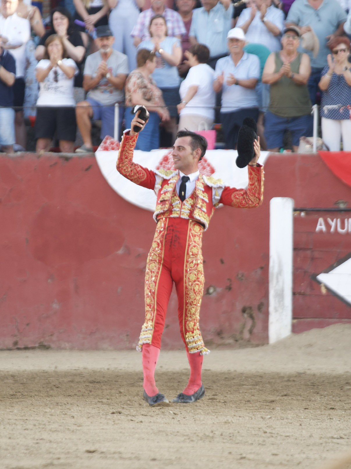 La firmeza de Gómez del Pilar y el temple de Morenito sostienen una exigente corrida de Baltasar Ibán