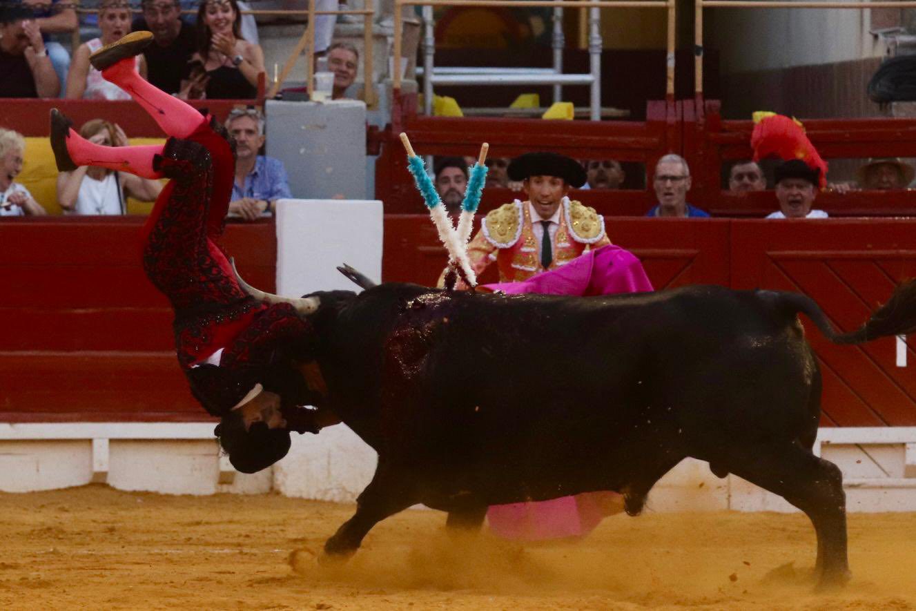 Fernando Sánchez reabre en Alicante la herida de su cornada y Andrés Revuelta pasa también por la enfermería