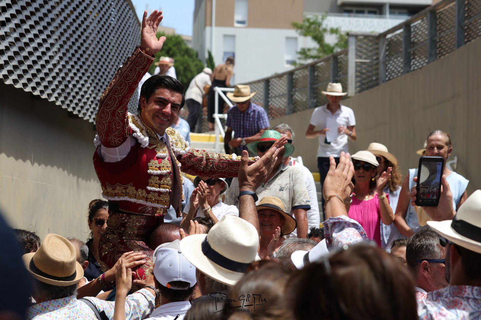 Colombo indulta a ‘Arlésien’ en Istres y firma una mañana grande junto al bravo Margé