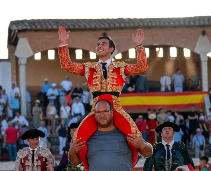 Ismael Martín y los novilleros toman el protagonismo en una jornada de triunfos
