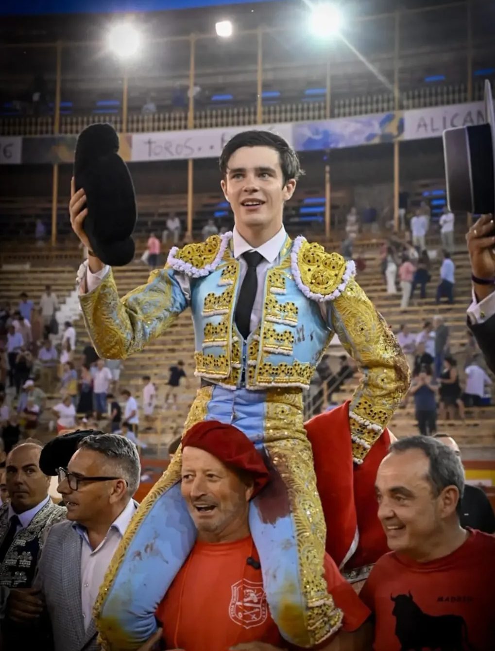 Mario Vilau, premiado como Novillero Triunfador de la Feria de Hogueras de Alicante