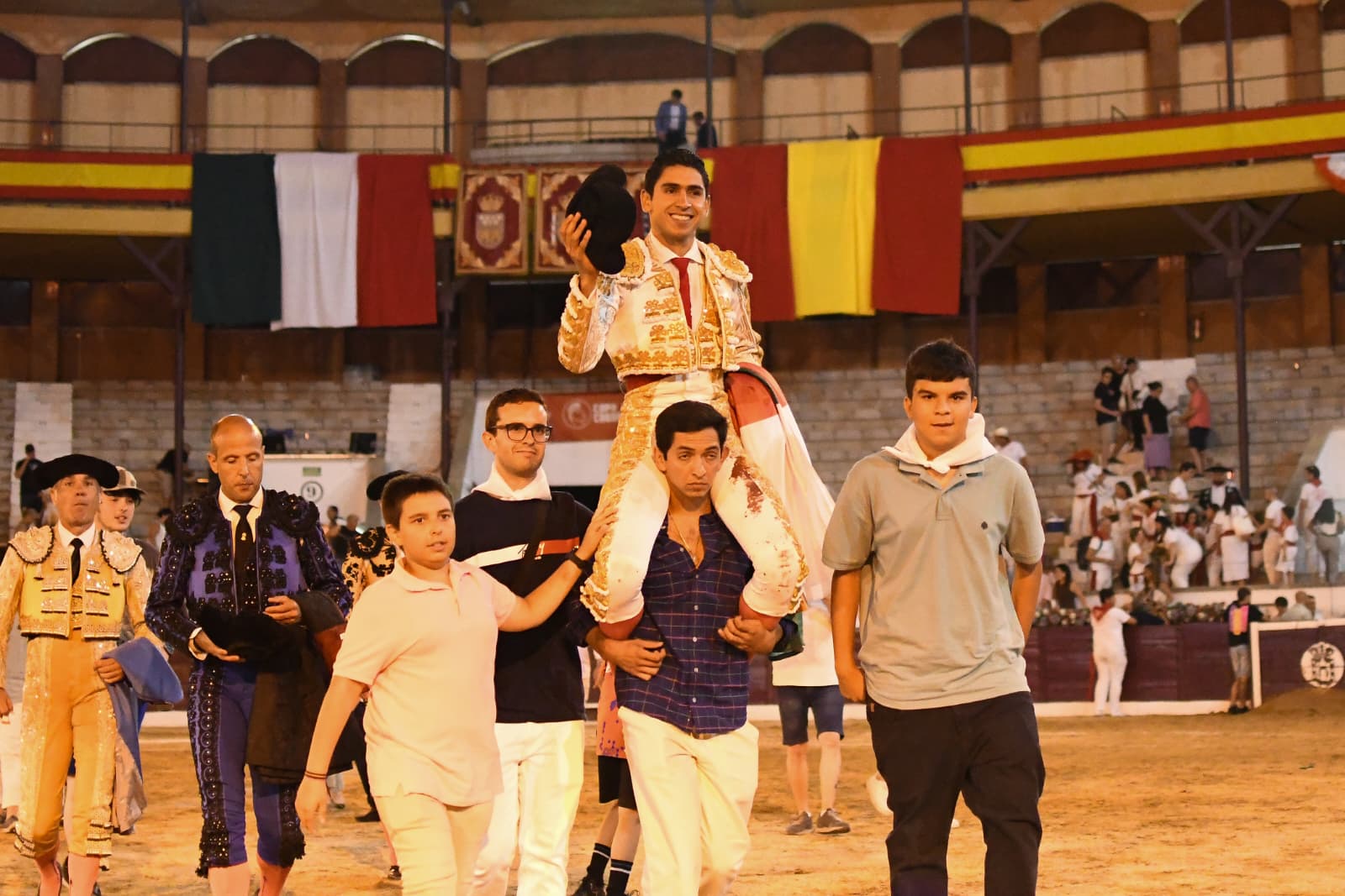 Héctor Gutiérrez y Mario Navas tocan pelo en una interesante tarde de San Martín de Valdeiglesias