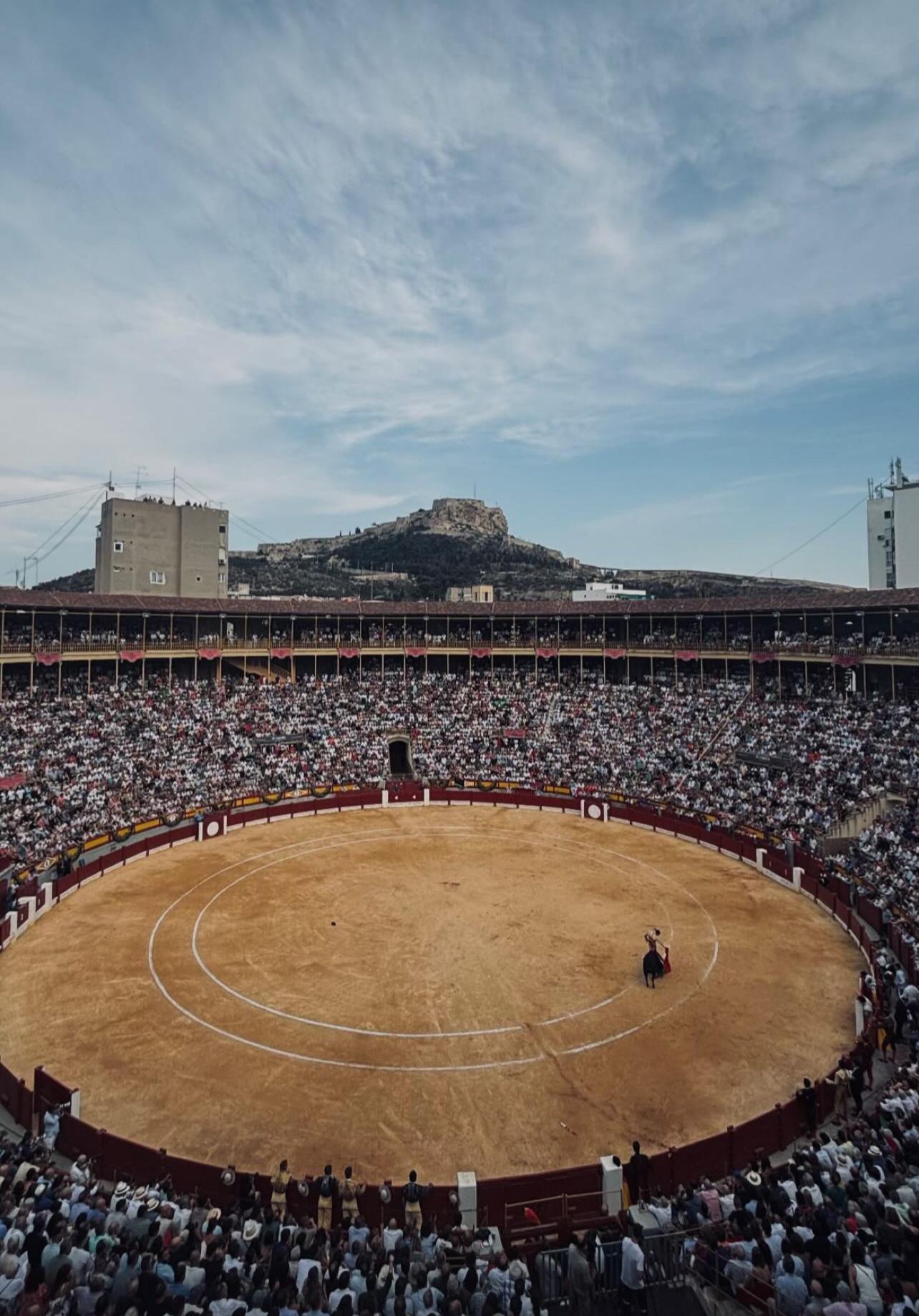 Alicante cuelga el primer “No hay Billetes” de Hogueras: agotadas las entradas para Morante, Manzanares y Roca Rey