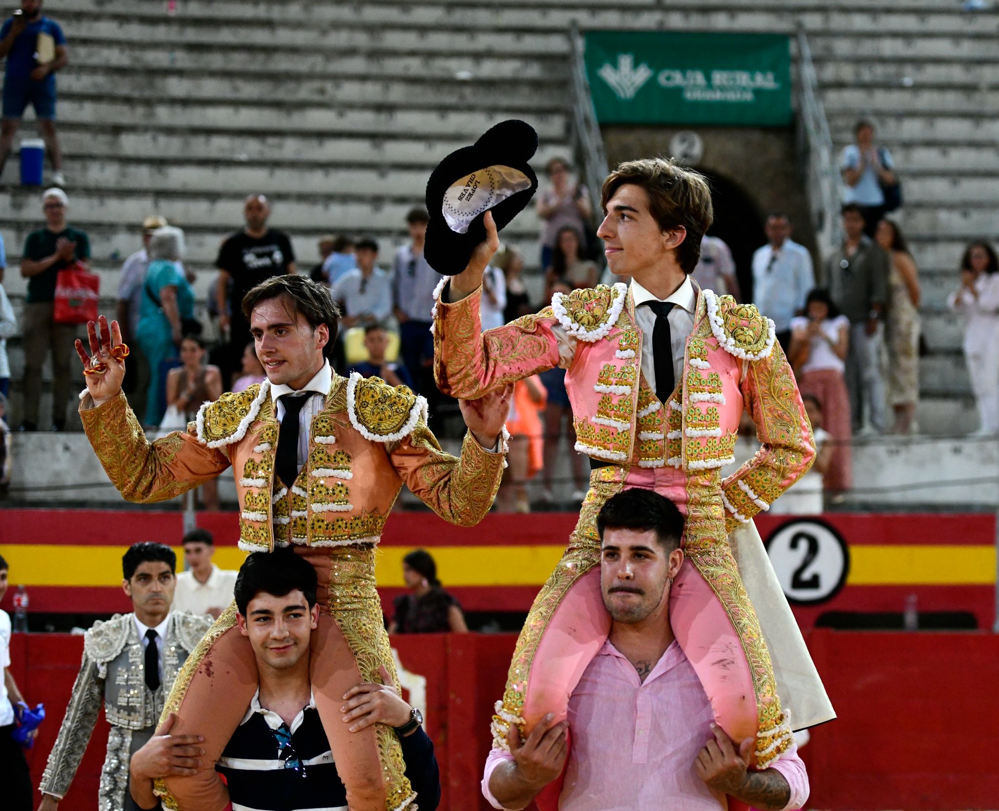 Iván Rejas y Julio Norte sostienen una tarde de entrega y triunfos en una novillada de juego desigual en Granada