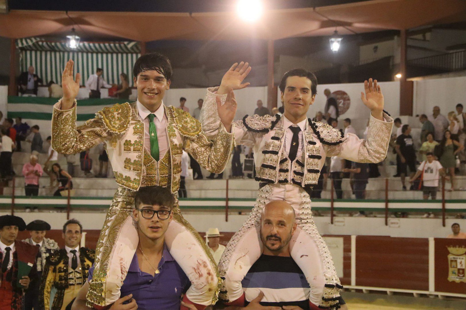Llobregat, Donaire y Dennis Martín triunfan en Navas de San Juan en una novillada con vuelta al ruedo al tercero