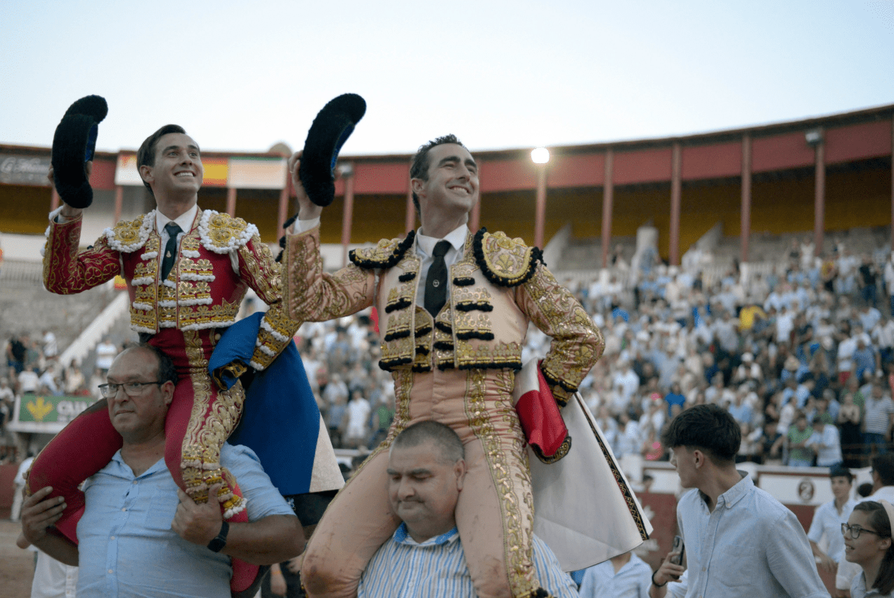 Los Banderilleros de Oro echan el cierre a San Pedro con una Puerta Grande en Zamora
