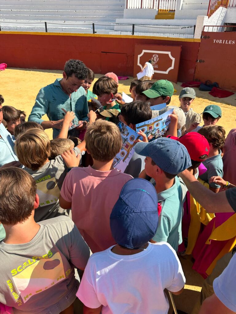 David de Miranda comparte una mañana de toreo y cercanía con los alumnos del Campus de Aficionados Prácticos