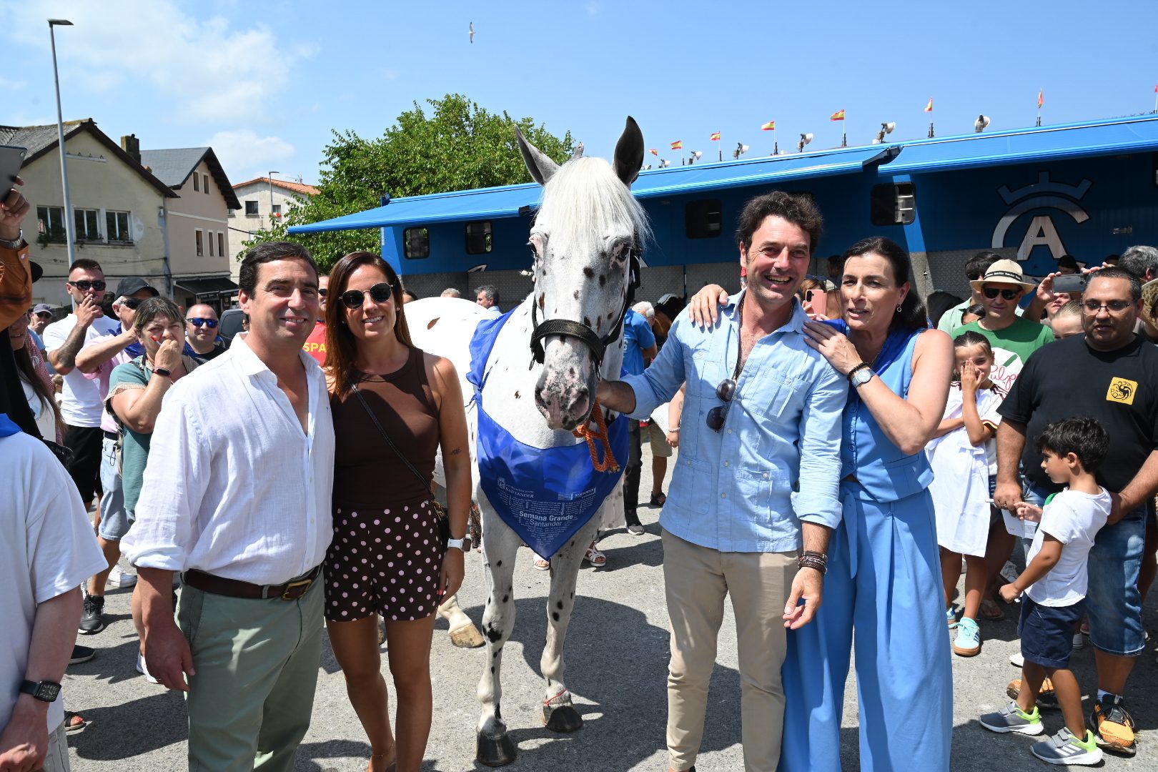 Andy Cartagena acerca su cuadra a la afición de Santander en una mañana multitudinaria