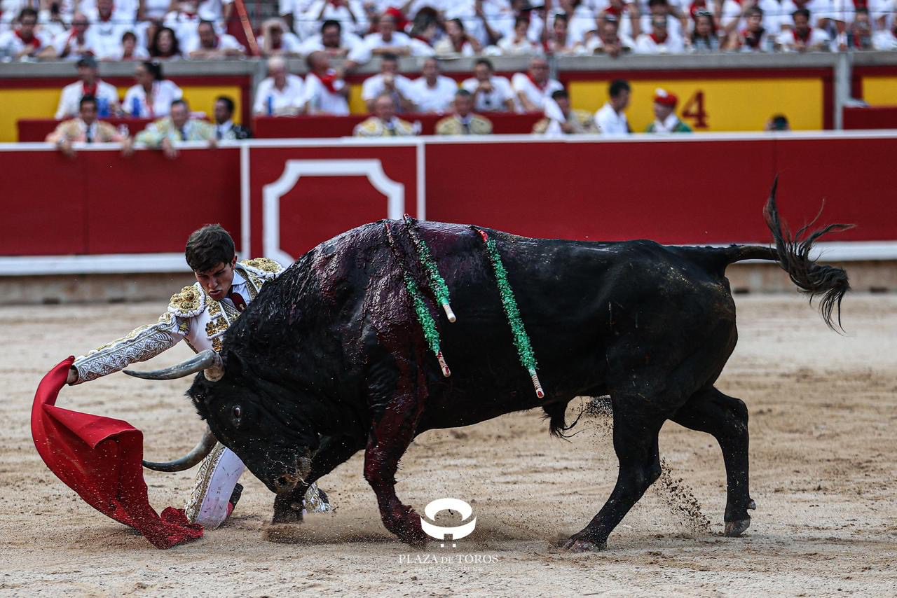 Aarón Palacio se abre paso en Pamplona entre la aspereza de Fuente Ymbro