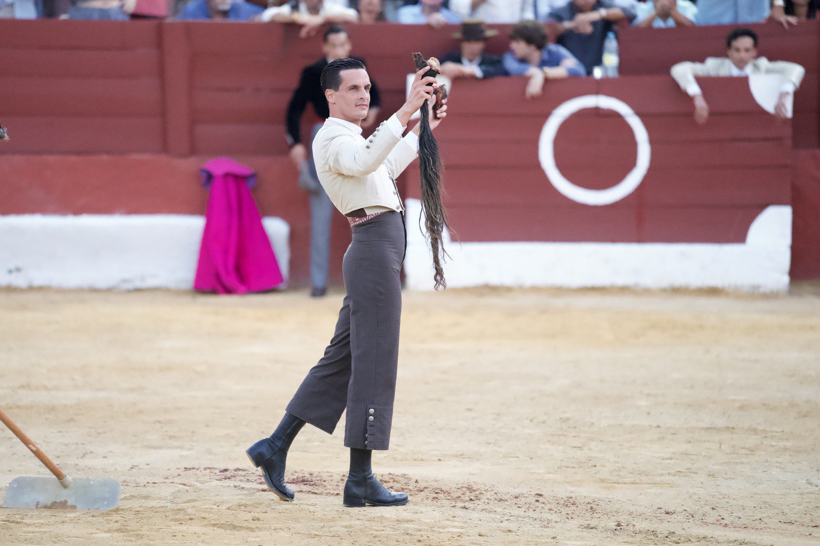 Cristiano Torres arrasa en Pozuelo y Ferrera y Galván firman dos rabos en San Fernando