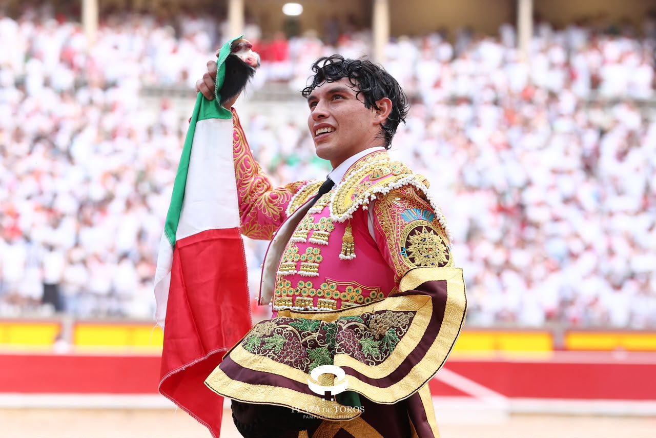 Fonseca rompe el muro de José Escolar y salva una durísima tarde en Pamplona