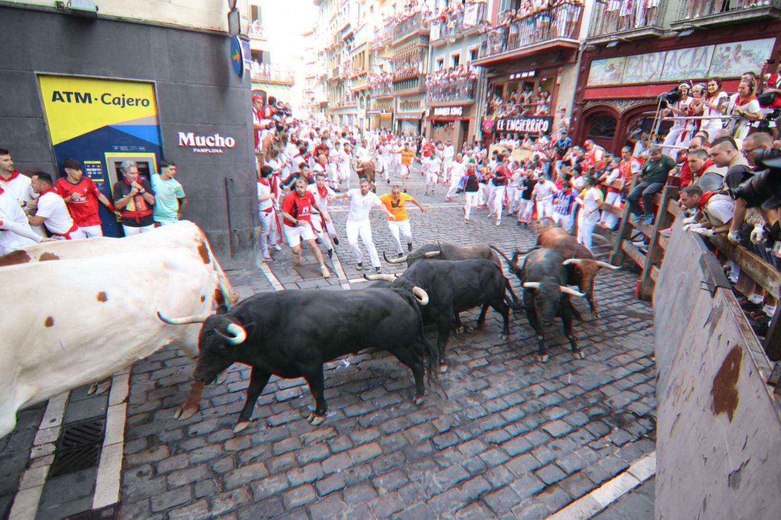 Jandilla cierra San Fermín con un encierro veloz, emocionante y con dos corneados